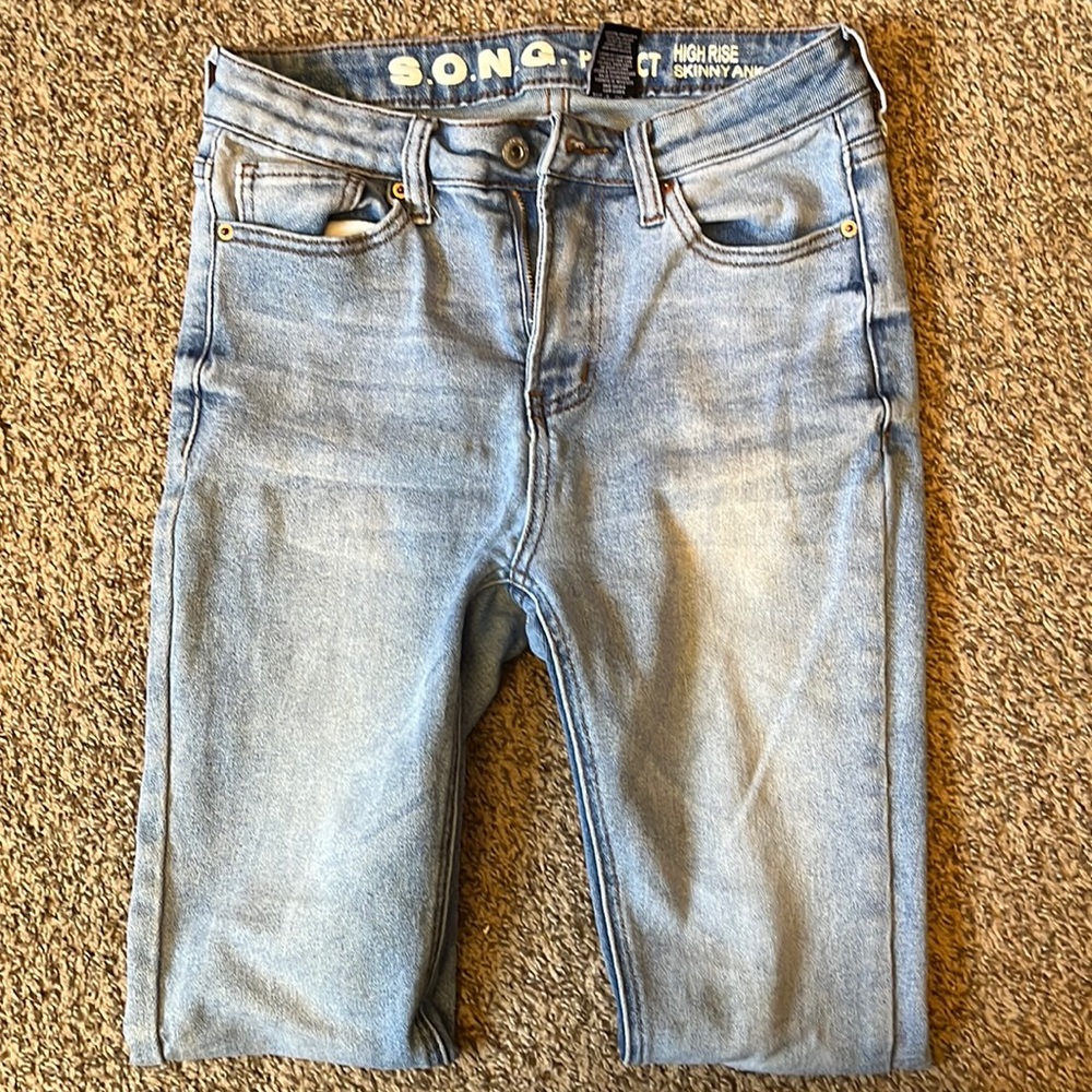 High rise skinny jeans, ankle. Size 7/28 junior.